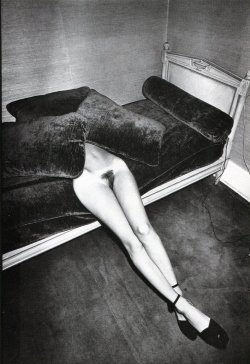 theblackcatzon:  nakedworldofmars: David Bailey: Long Legs, 1977 