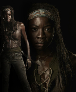 deadfans:  Meet Michonne. Gender: FemaleHair: BlackEyes: BrownAge: 33Occupation Before the ZA: LawyerFamily: UnknownFirst Appearance: “Beside the Dying Fire”Last Appearance (to date): “Welcome to the Tombs”Status: Alive http://deadfans.net/forum/index.php