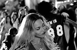 beyoncexknowles:  You can’t put your finger on who I am. I can’t put my finger on who I am. I am complicated.  