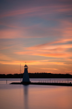 tulipnight:  Sweden lighthouse sunset - Long