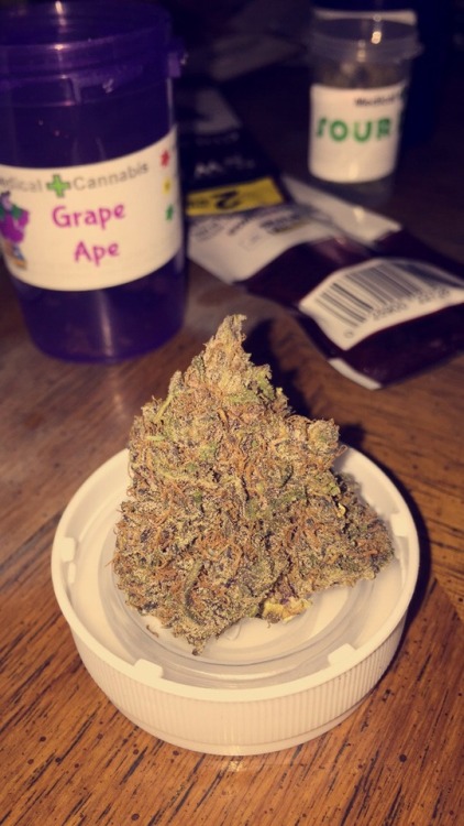 Giant Grape Ape nug