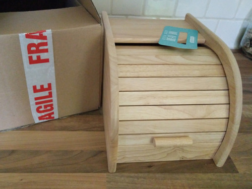 Cute wooden bread bin (impromptu gift from ‘p’)