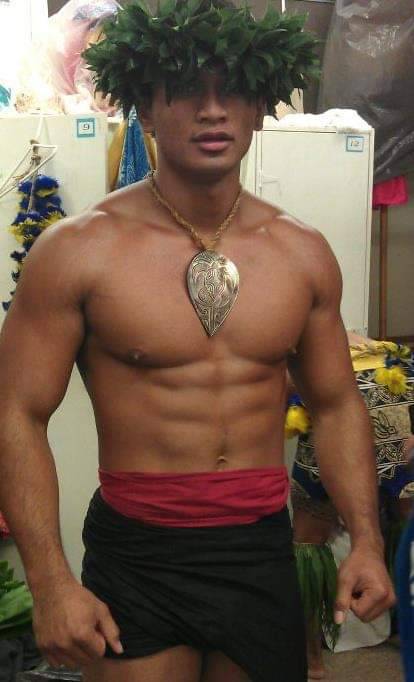 menofpolynesia:  Robert Mokiao
