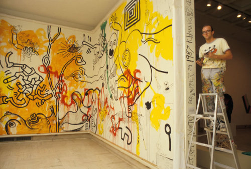 twixnmix:Keith Haring painting a mural at theCranbrook Art Museum in Bloomfield Hills, Michigan, 198