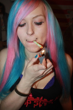 kushtimecollector:marijuana babe