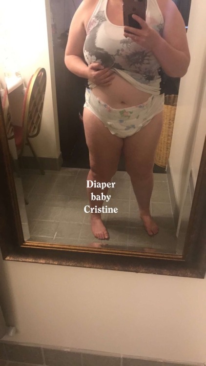diaperbabycristine: Had fun taking some mirror photos of my diapers at the hotel. The bottom ones I 