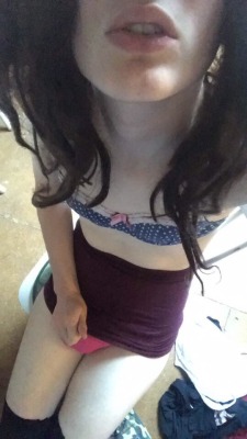 chelseathesissy:Chastity poking through my