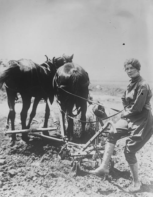 huffpostwomen:What “women’s work” looked like, a century ago.All images via Getty.