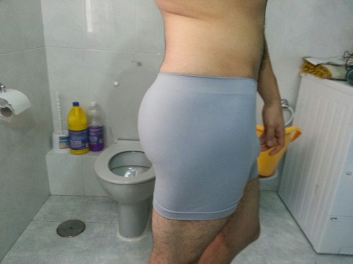 foreverfree24:  This is my big fat ass I dont like my butt :/ 
