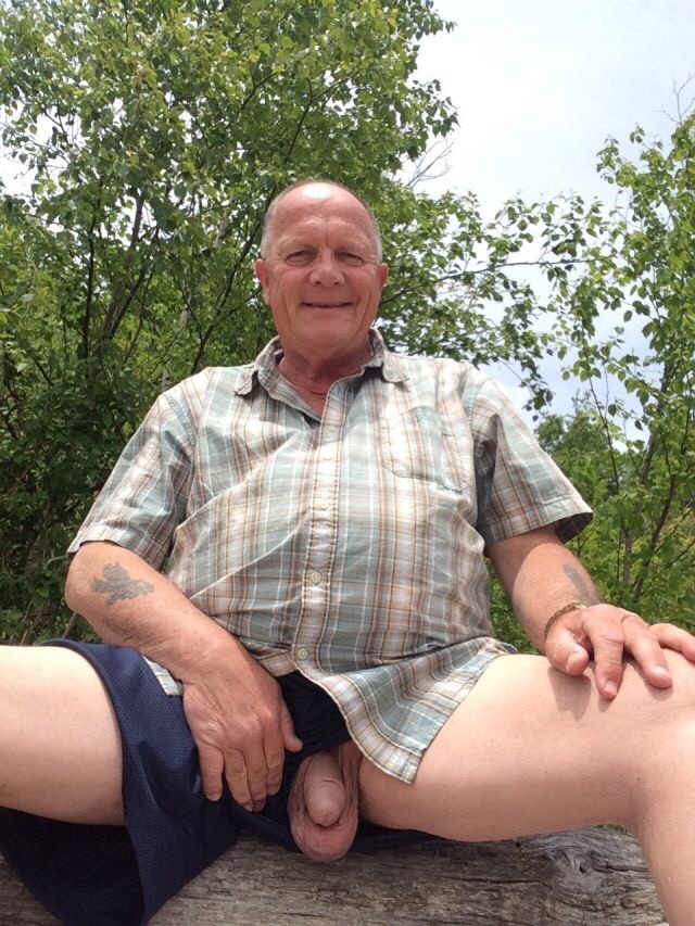 Big Man Pissing