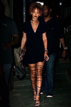 blackpeoplefashion:When does Rihanna not look bomb i’m just wondering