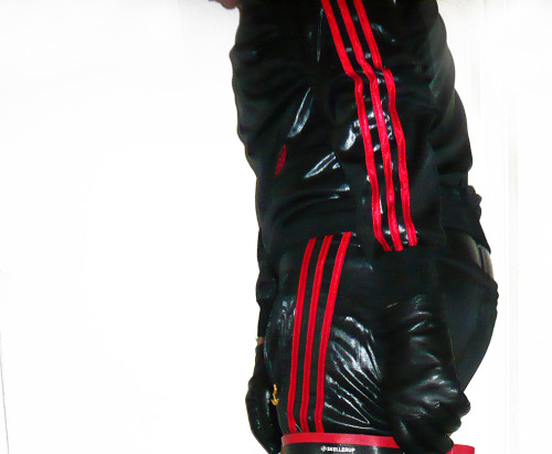 rubberdocs:  me, wearing rubber under adidas chile tracks www.rubberdocs.net  Más luz !