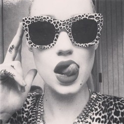 goldengrillss:  scrapycocooo:  iggy  http://goldengrillss.tumblr.com