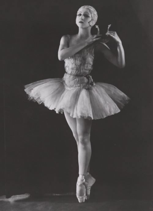 Alexandra Danilova in Apollon Musagèteca. 1928 Photograph (unknown photographer) Library of Congress