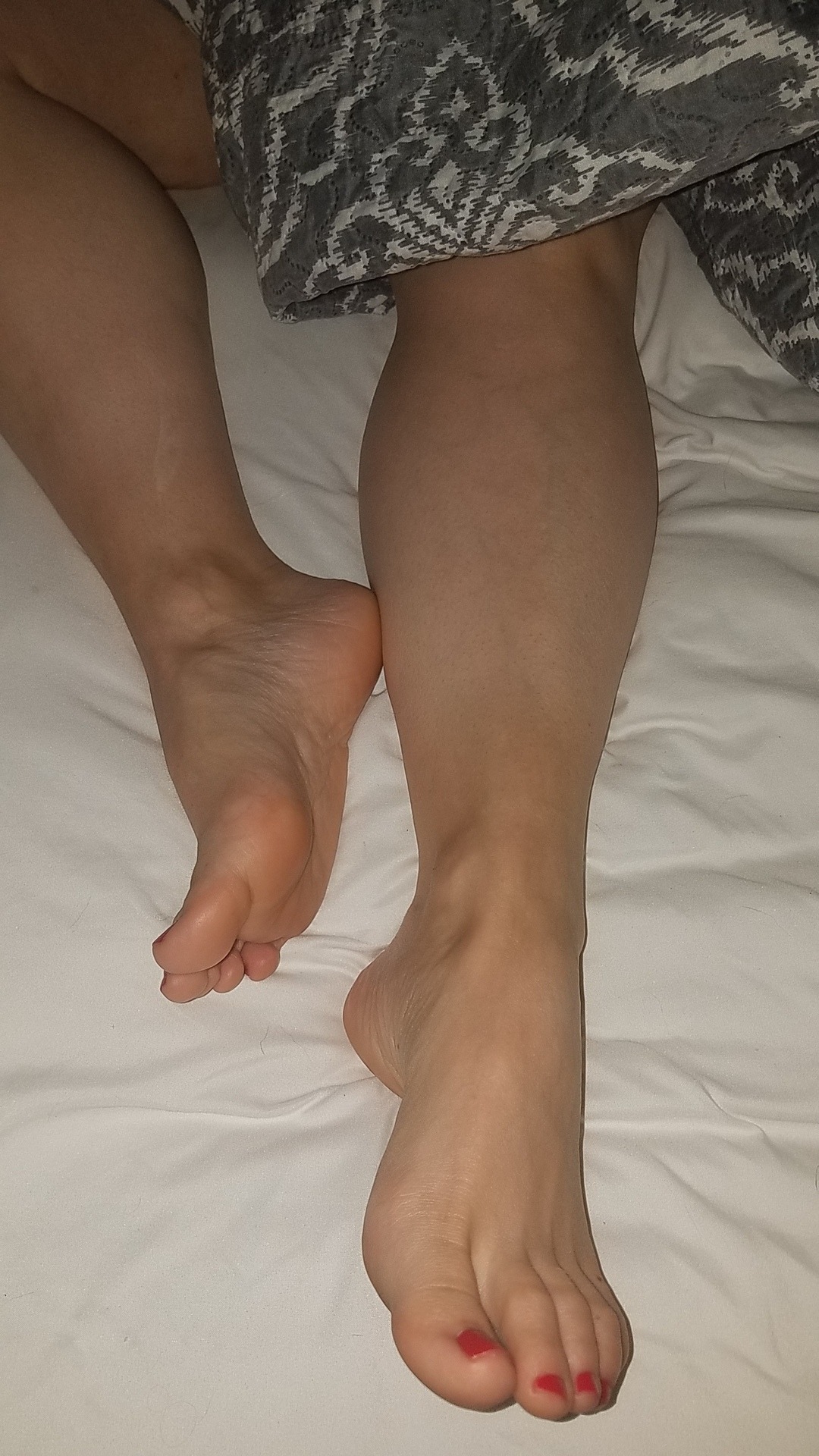 myprettywifesfeet:My pretty wifes beautiful sleeping feet.please comment