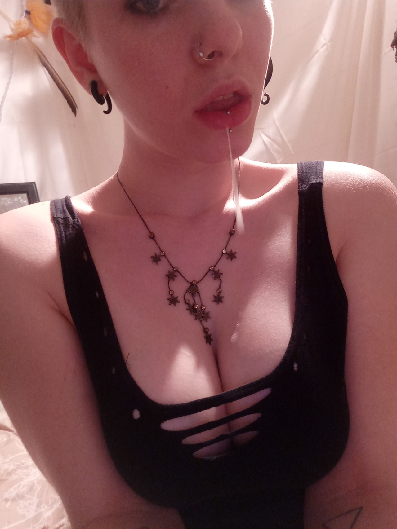 psychedelictrashbag:Spit in my mouth