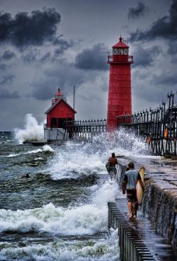 newlifeplease:  surf’s up at the lighthouse.