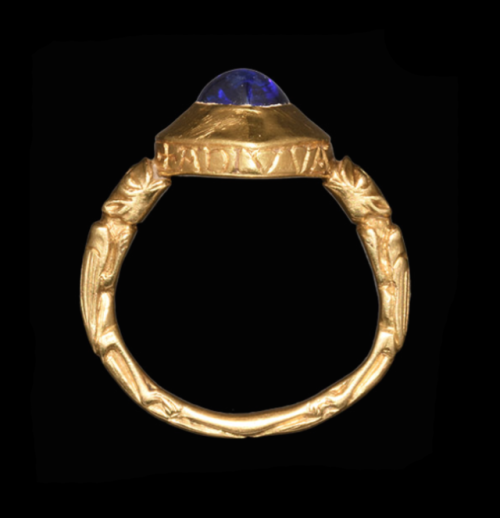 gemma-antiqua: Medieval European gold and sapphire ring, dated to the 14th century. Beneath the beze