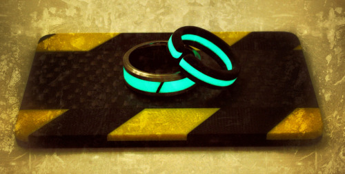 fidgey:  thewavespectra:  Isotope Titanium Lume Ring The Isotope is all about contrast. The brilliant glow of the lume, and the sharp lines of the titanium create a visual moment that refuses to be ignored. The special lume material in the Isotope ring