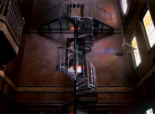sarahmichellesgellar:  get to know me: [8/20 tv shows] ➝ the haunting of hill houseWhen