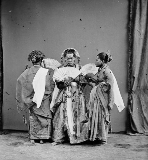 To Ugi people of Indonesia1. Padjogé dancers in Maros, Sulawesi, Indonesia, ca 1870Padjoge was a cou