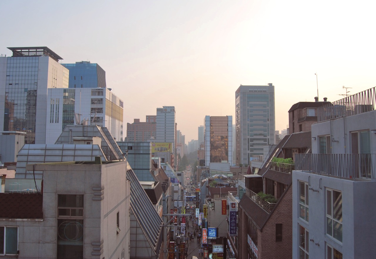 the-seoul-rolls:One advantage of working late: watching the sun set from the office