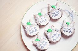 chickabiddy:  Totoro Macarons with Green