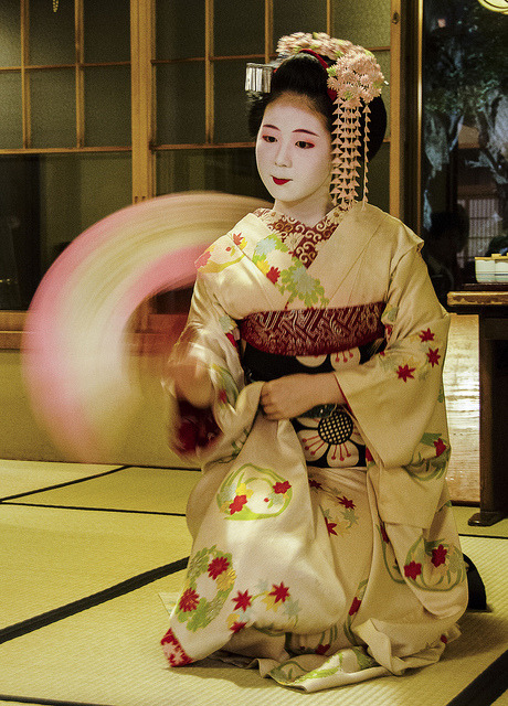 Geiko-san & Maiko-san: Maiko Tomitsuyu, Gion Higashi Meet a Maiko, Kyoto...