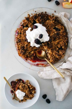 guardians-of-the-food:  Apple Blackberry Breakfast Crisp