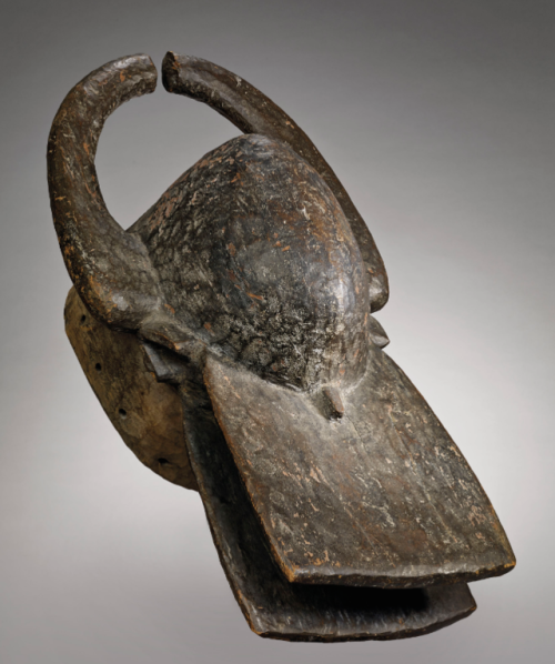 newguineatribalart:A CHAMBA HELMET MASK Africa