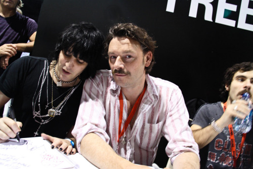 ghostdancebeat:Boosh signing for Adult Swim at San Diego Comic-Con, 24th July 2009. [x]