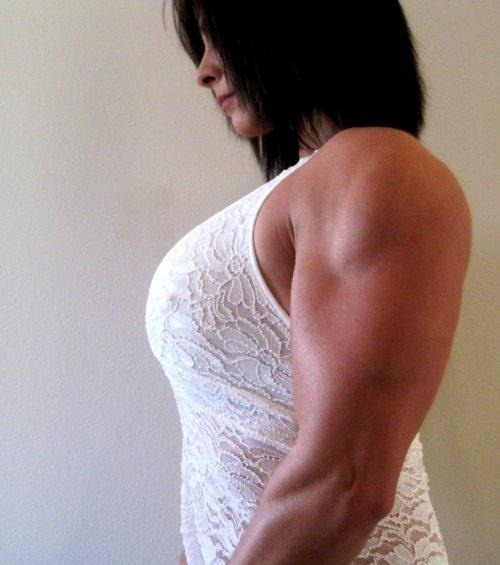 musclewhoredaddy:  check out the bolted on tits and thickly meated up body of this