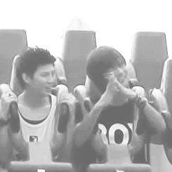   Leo holding N's hand during the scary ride (ノдヽ)      