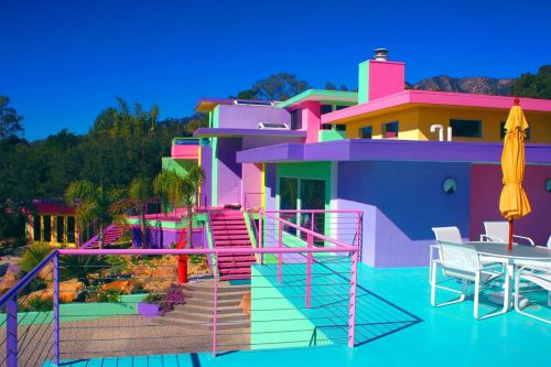 magicalhomesandstuff:Hang onto your hats, color lovers, b/c artist Jane Gottlieb’s house is a color 