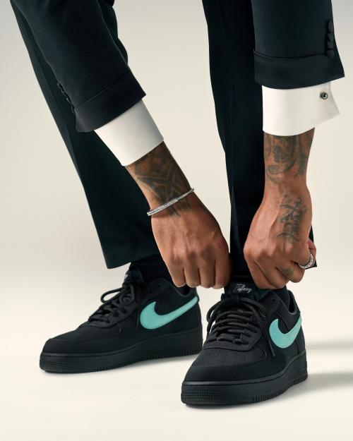 dreamingincolorrr:Carmelo Anthony for Tiffany