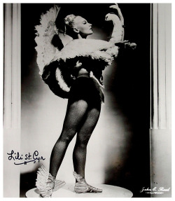 Lili St. Cyr  Autographed Promo Photo Featuring Costume Details From Her &Amp;Ldquo;Leda