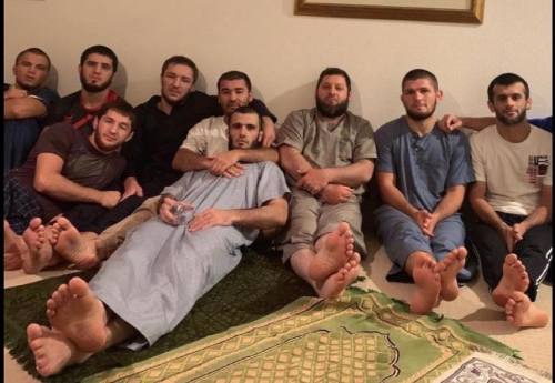 alpha-male-feet:Arab foot heaven