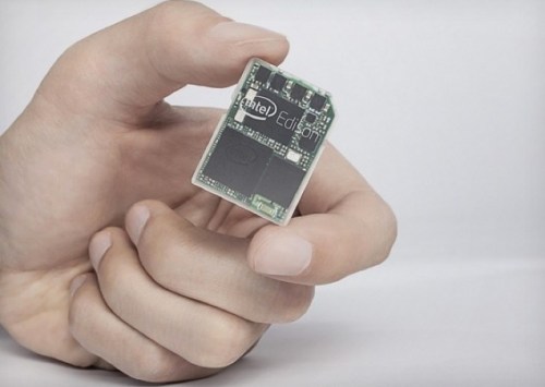 jaidefinichon:  Intel Edison: una computadora que “vive” dentro de una tarjeta SD. En su presentación dentro de la CES 2014, Intel ha mostrado un producto sorprendente. Edison es una computadora con un procesador de doble núcleo Quark, Bluetooth