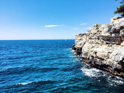 No skinny dipping alone #frachella #travel #croatia #veruda #pula #ocean #summer #beach #wanderlust 