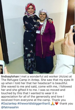 middleeasternsarecool:  antisleep:  Lindsay Lohan is a gem to this world   The picture of Lindsay Lohan on the left is a good example of cultural appreciation.-Sanaz