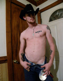 dirtyzdogz:  dirty dawgz  Freeballin cowboy!