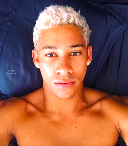 Keiynan Lonsdale 🌈HAPPY PRIDE MONTH, HAPPY PRIDE LIFE!!!! ❤️✨🌈🌸🌳👑🎶😘It’s time to stop pretending like you aren’t made from the stars above, you as yourself.. is heaven on earth 🌏🌈🌈🌈🌈🌈🌈Feliz mes del orgullo,