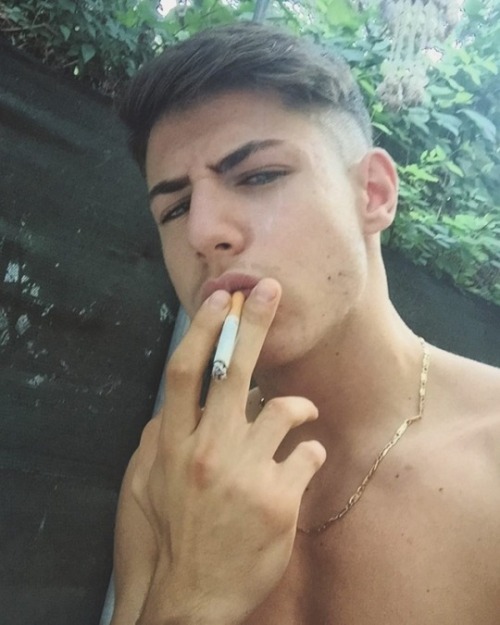 Smoking is cool!SIGA | CURTA ❤️| COMENTE | COMPARTILHE Veja mais: CLIQUE AQUI