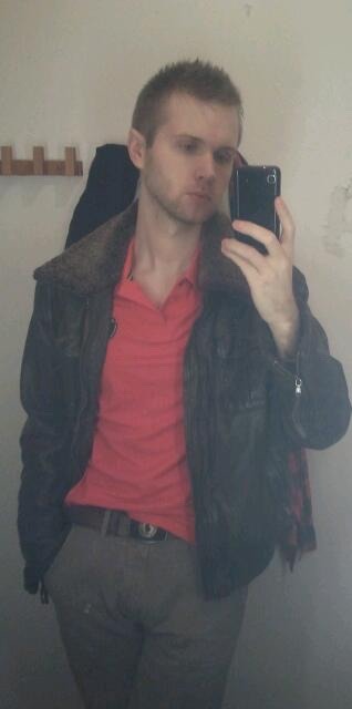 matuteparis:  Kevin from Paris, 26 yo, 18cm, bisex  Follow us: www.matuteparis.tumblr.com