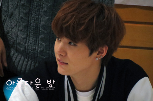 xiuplum: bdsmom: officialbangtantrash: : 131102 방탄소년단 종로 팬싸인회 - SUGA/슈가 Look at this throwback non-w