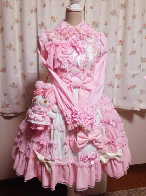 frillypinkdreams:lolitahime:Princess in Love JSK from 0415xxxI was made to wear this <3