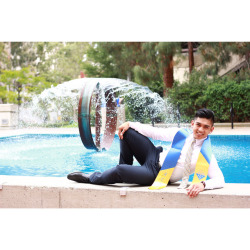 It definitely feels as though a year can go by as quickly as a blink of an eye, but so much can happen in that quick of a time. Just gotta enjoy the best of it 💦 #tbt #tooktoomanygradphotosthatihaventpostedyet #gapyears #infinityfountain  (at University