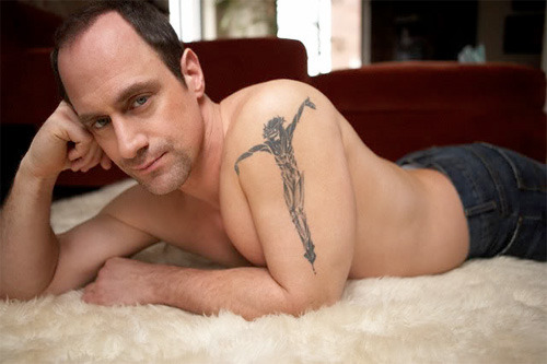 chrismeloniforever:  A very popular shirtless photo of Christopher Meloni :) THE