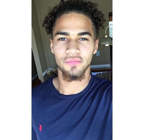dldonte215:  thebaitshop:  Elijah 😜👅 …he has a sexy twin brother too 😩  Bro bro