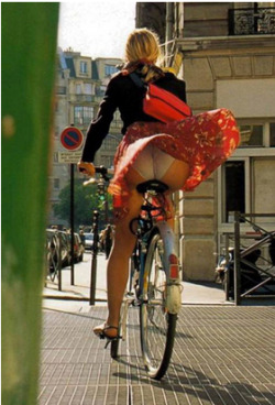 ubeenexposed:  See why Girls should ALWAYS ride bicycles.  